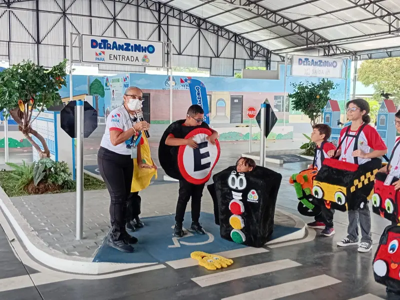 notícia: Crianças aprendem sobre segurança no trânsito em espaço pedagógico do Detran