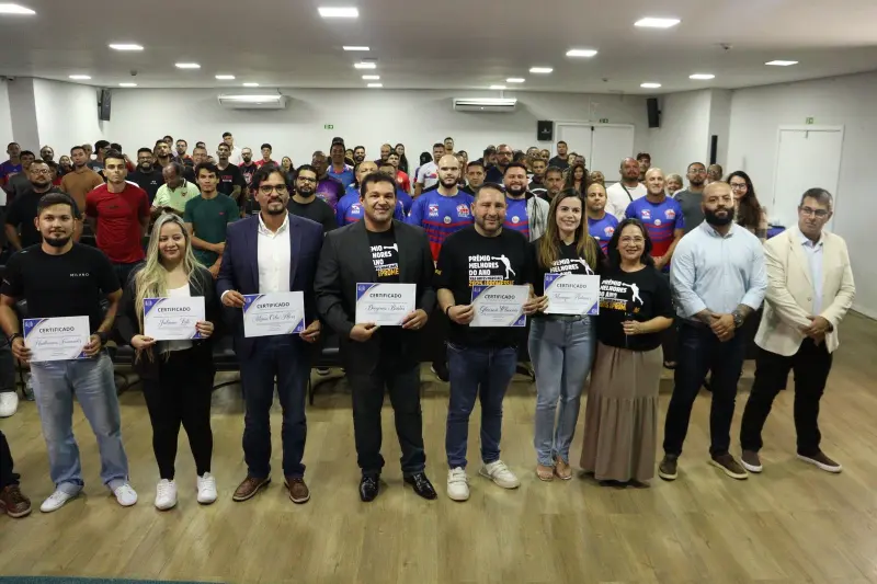 notícia: Seminário discute a profissionalização das artes marciais com atletas e professores