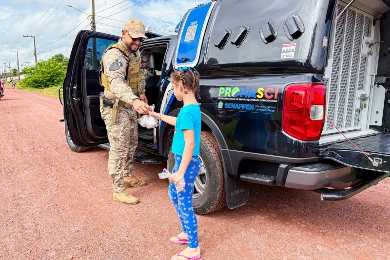 notícia: Seap realiza a entrega de 2 mil ovos de Páscoa para crianças e famílias carentes