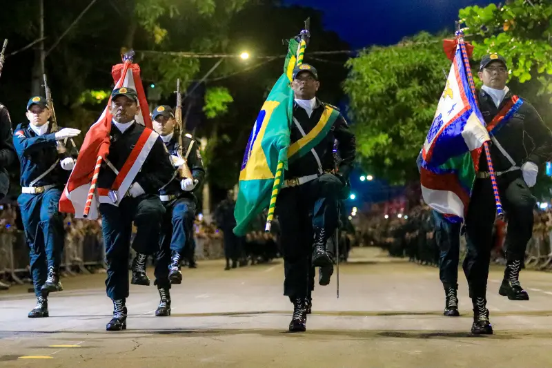 notícia: PM realiza desfile em homenagem a Tiradentes, patrono das Polícias Militares
