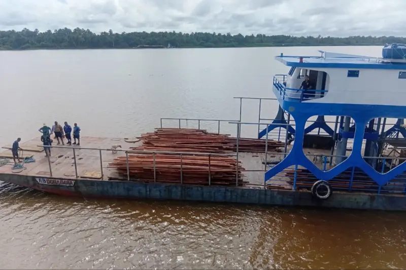 notícia: Equipe da Base Fluvial Antônio Lemos apreende madeira sem documentação
