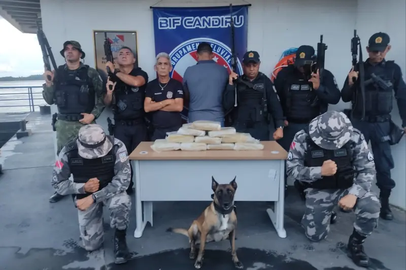 notícia: Mais de 10 kg de drogas são apreendidas com ajuda de cão farejador da PM de Santarém