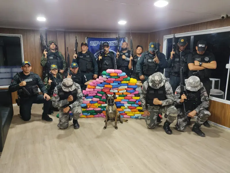 notícia: Agentes da Base Candiru apreendem mais de 1 tonelada de maconha e cocaína no Rio Amazonas