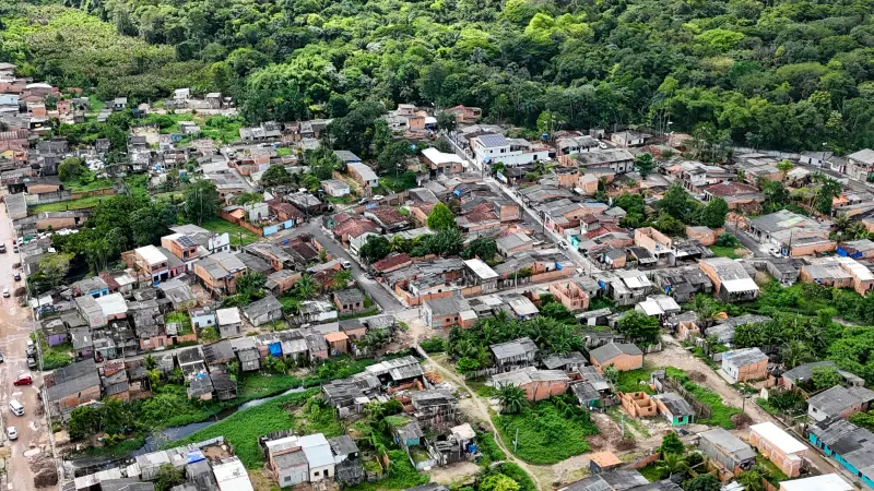 galeria: Vice-governador Hana Ghassan entre ruas pavimentadas no Bengui e Pratinha