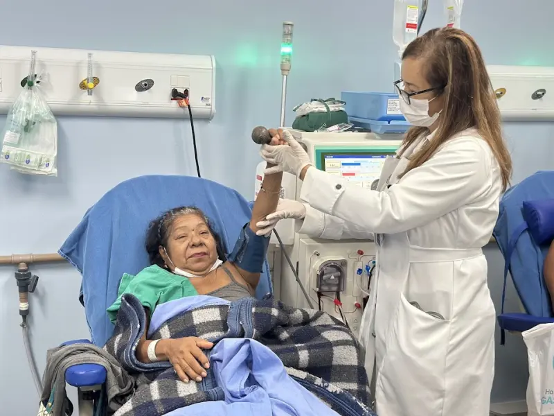 notícia: Serviço de Fisioterapia do Hospital de Clínicas promove bem-estar a pacientes da hemodiálise