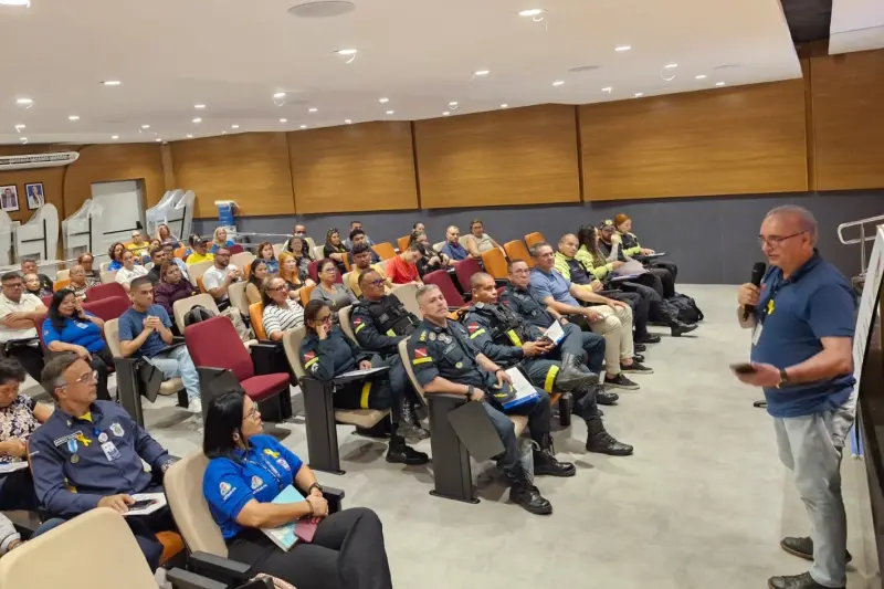 notícia: PM apoia ação educativa do Maio Amarelo e reforça segurança na Alça Viária