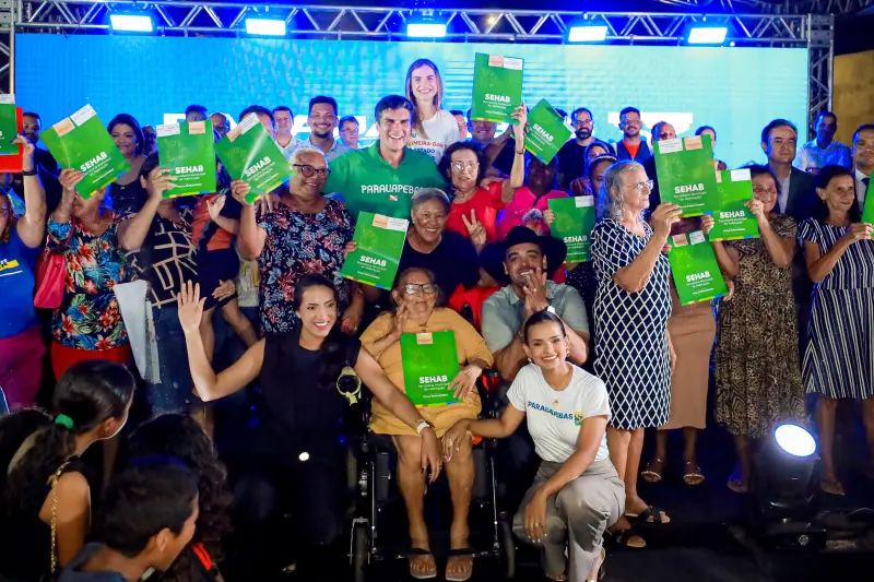 notícia: Governo do Pará participa das comemorações pelos 37 anos de Parauapebas e entrega títulos de propriedade urbana
