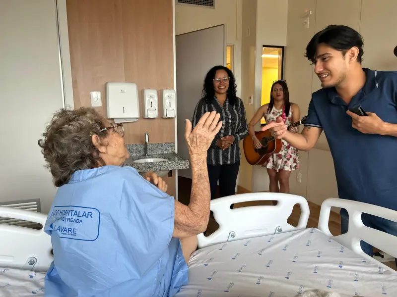 notícia: Hospital da Mulher do Pará promove homenagem emocionante no Dia das Mães com apoio de filhos de paciente internada