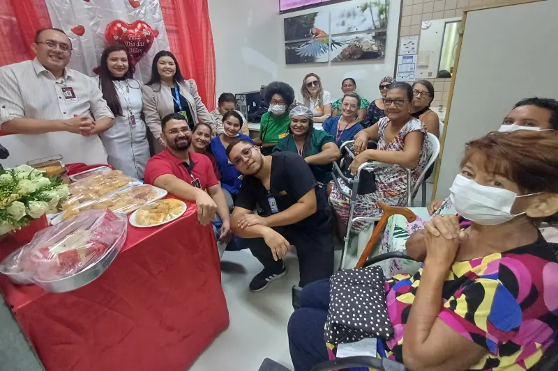 notícia: Mães ganham Dia de Beleza e homenagens no Hospital Regional do Baixo Amazonas