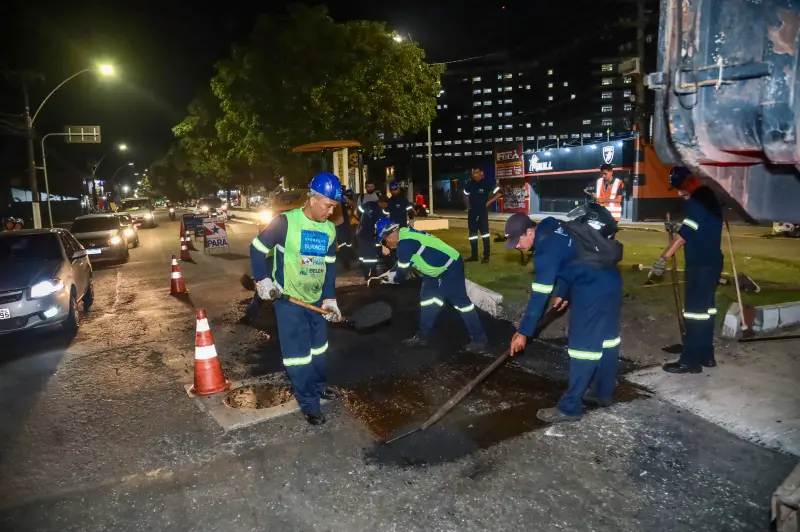 notícia: Operação 'Tapa-Buraco' aplica mais de 24 toneladas de asfalto na Augusto Montenegro