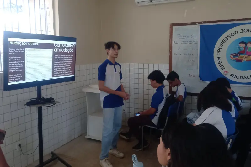 notícia: Projeto de leitura de escola estadual incentiva o pensamento crítico dos estudantes para o Enem