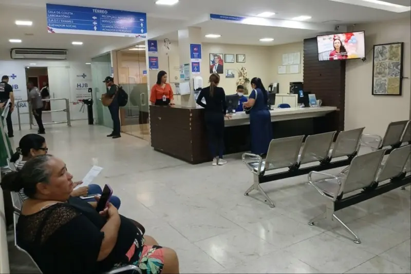 notícia: Call Center do Hospital Jean Bitar completa um mês com mais de 2 mil atendimentos