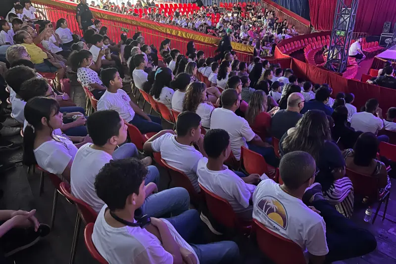 notícia:   Programa PMZITO, da PM do Pará, leva mais de 500 crianças ao circo pela primeira vez  