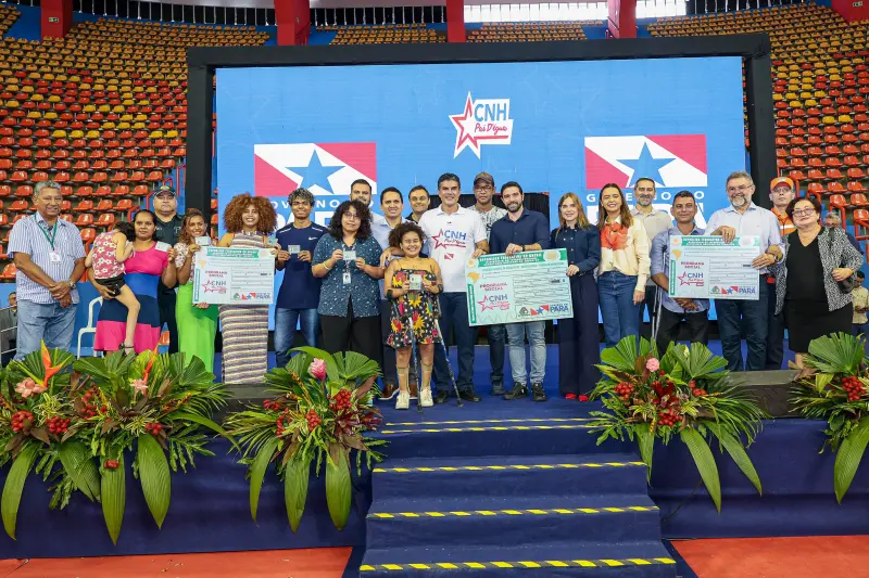 notícia: Mais 3 mil beneficiários do CNH Pai D'égua recebem as carteiras totalmente gratuitas 