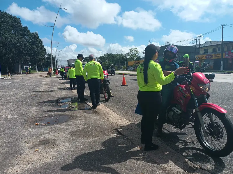 notícia: Maio Amarelo: Detran realiza abordagem educativa na Avenida Augusto Montenegro