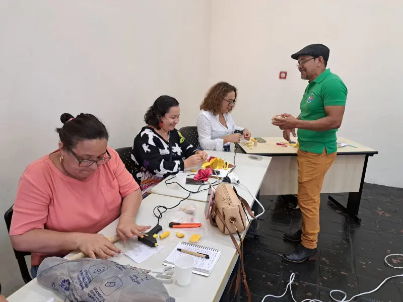 notícia: São José Liberto recebe oficina de arranjos florais em miriti no sábado (31). 