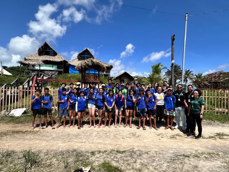 notícia: Alunos da rede pública visitam Monumento Natural do Atalaia em Salinópolis