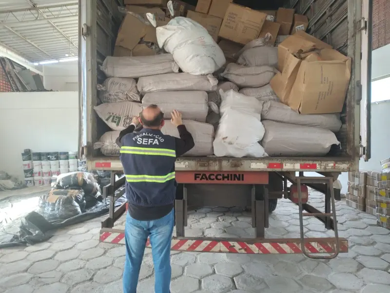 notícia: Sefa apreende 184 toneladas de soja em grãos e oito toneladas de ração