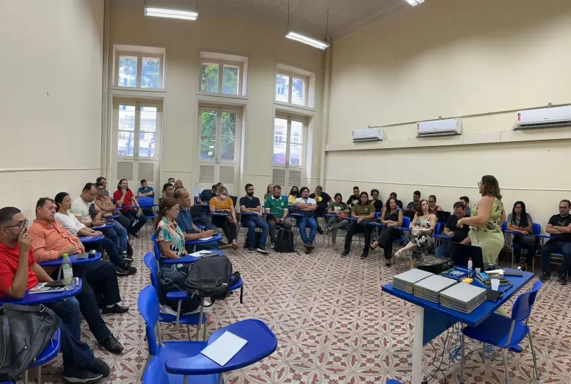 notícia: Professores de ensino médio da Seduc participam de formação sobre tecnologia e inovação pedagógica
