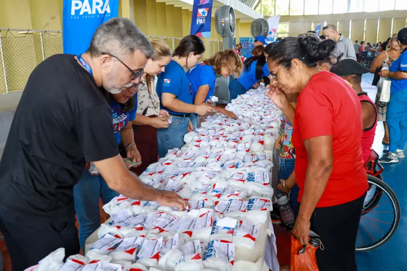 notícia: Governo do Pará entrega mais de mil óculos de grau a moradores de Ananindeua