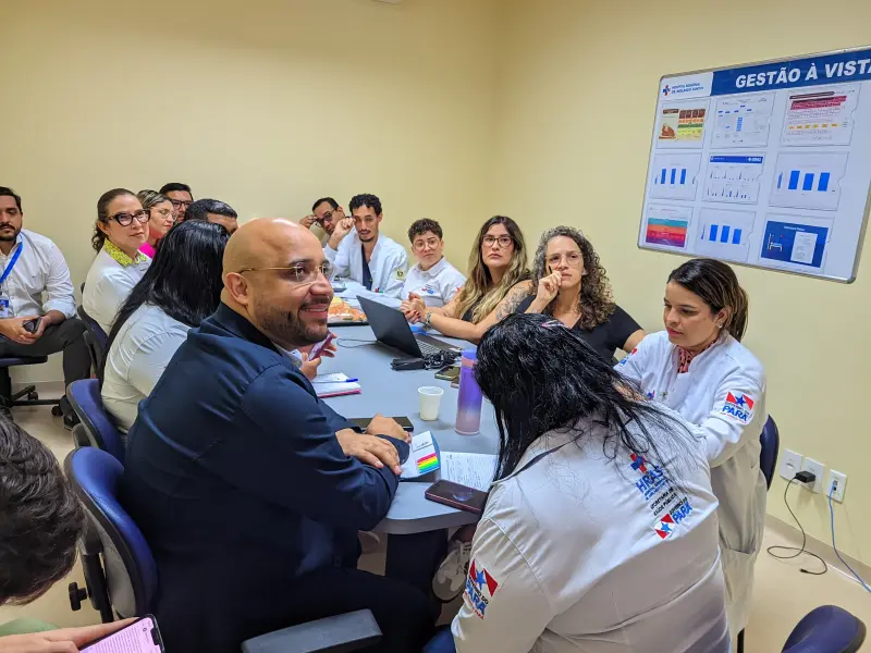 notícia: Ministério da Saúde reconhece avanços da farmácia clínica do Hospital Abelardo Santos