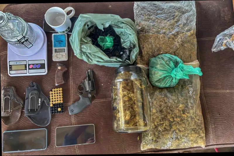 notícia: Trio é preso por tráfico de drogas em Parauapebas