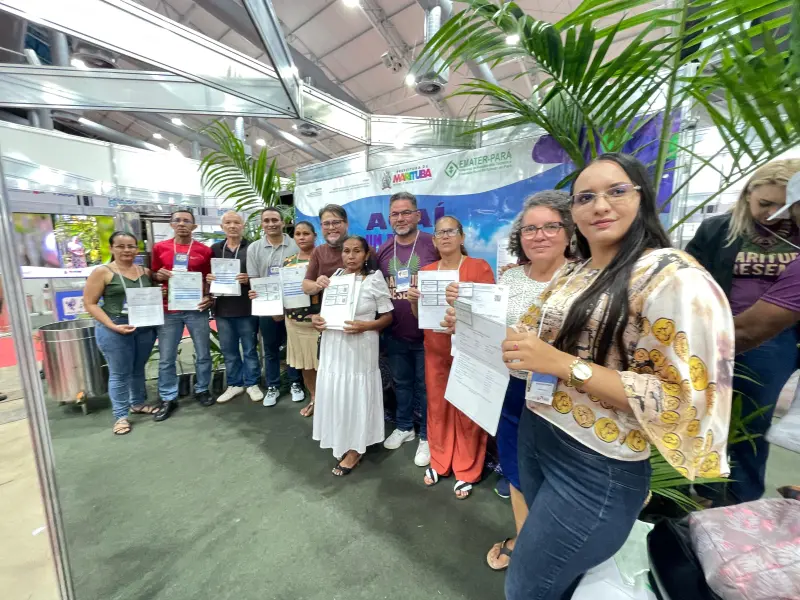 notícia: Emater entrega CAFs para famílias agricultoras durante Festival Açaí Pará no Hangar