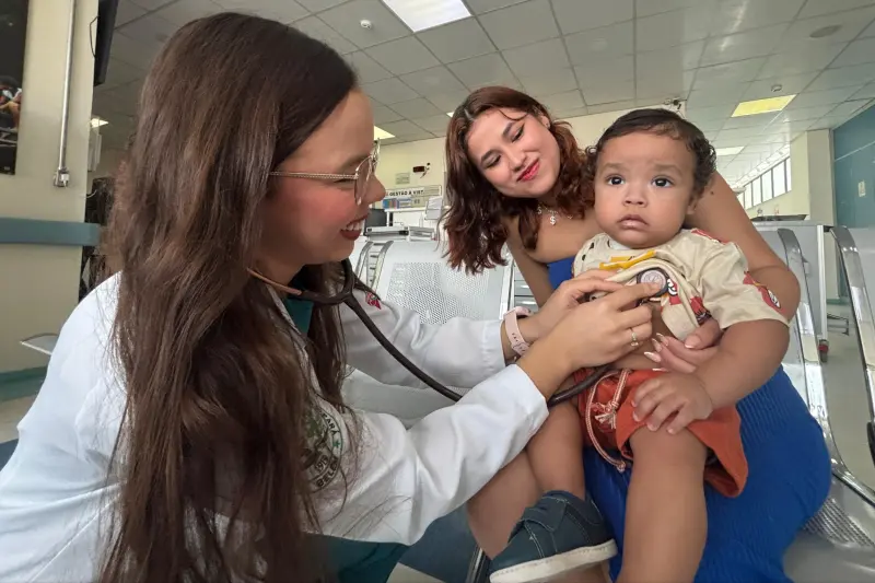 notícia: Criança internada na Santa Casa desde o nascimento recebe alta após um ano