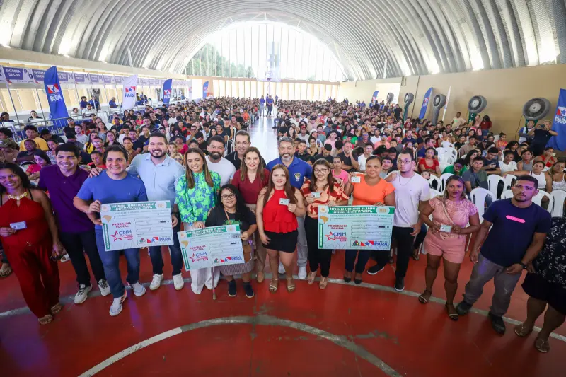 notícia: Ananindeua: 1.300 beneficiários recebem carteira de habilitação gratuitas do CNH Pai D’égua 