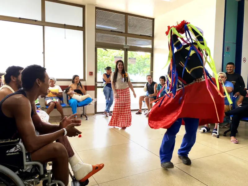 notícia: No Hospital Metropolitano, "Arraiá do CTQ" une festa junina e prevenção de queimaduras