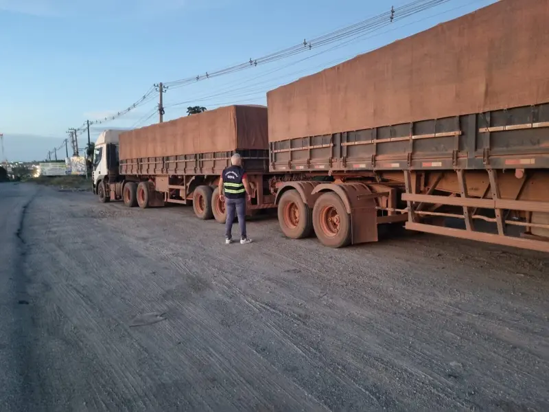 notícia: Sefa apreende 115 fardos de confecções e 50 toneladas de soja