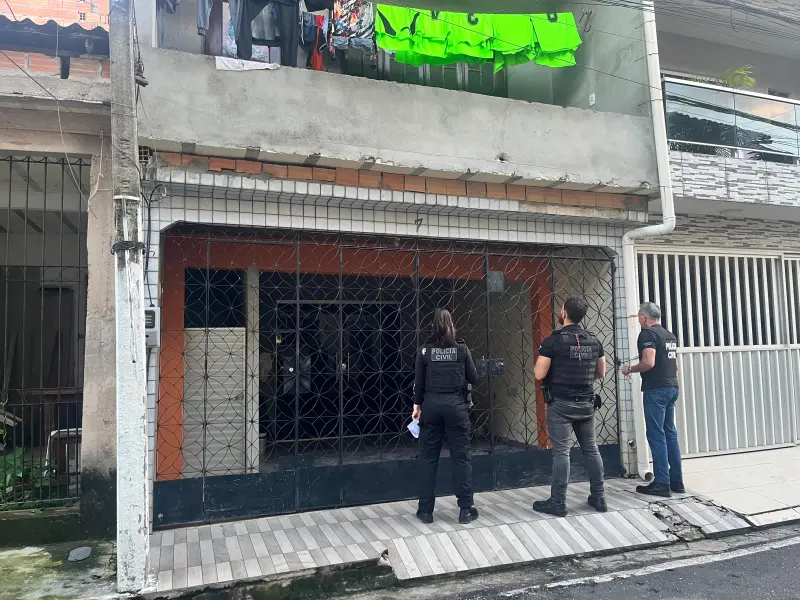 notícia: Babá é presa em Outeiro por tentativa de homicídio contra bebê de 11 meses