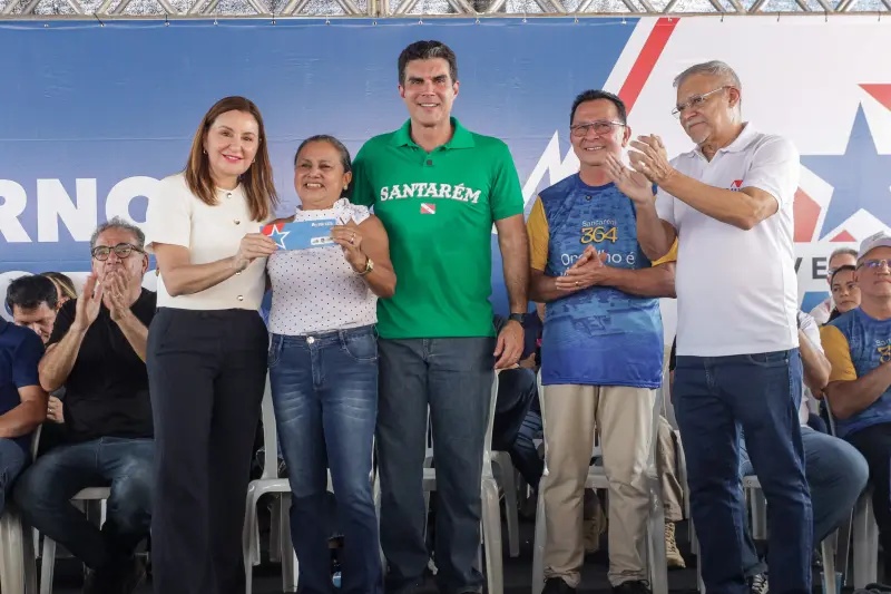 notícia: Governo do Pará garante que famílias de Santarém concluam obra de suas casas