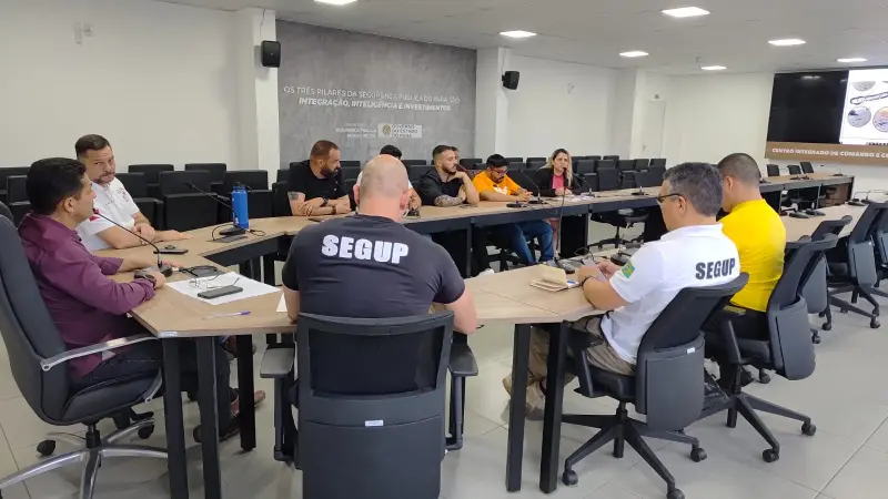 notícia: Segup alinha com associação e representantes de sons automotivos, critérios para o uso dos equipamentos sonoros na praia do Atalaia, em Salinópolis 