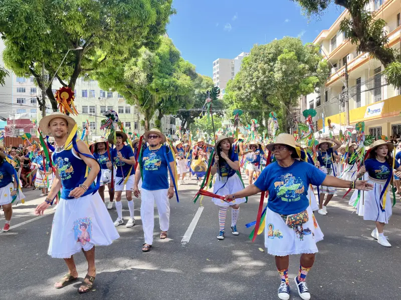 notícia: Arraial do Pavulagem leva multidão às ruas no terceiro arrastão