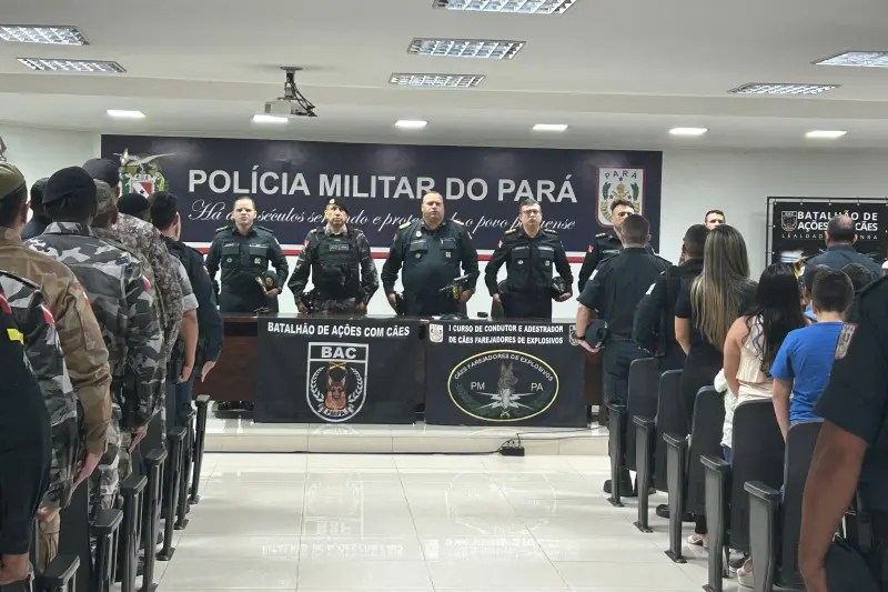 notícia: Curso inédito forma policiais para atuar com cães farejadores de explosivos