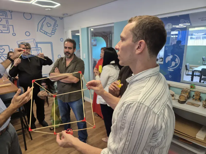 notícia: Seduc recebe comitiva da Suécia e BID para apresentar projetos de inovação e sustentabilidade da rede estadual