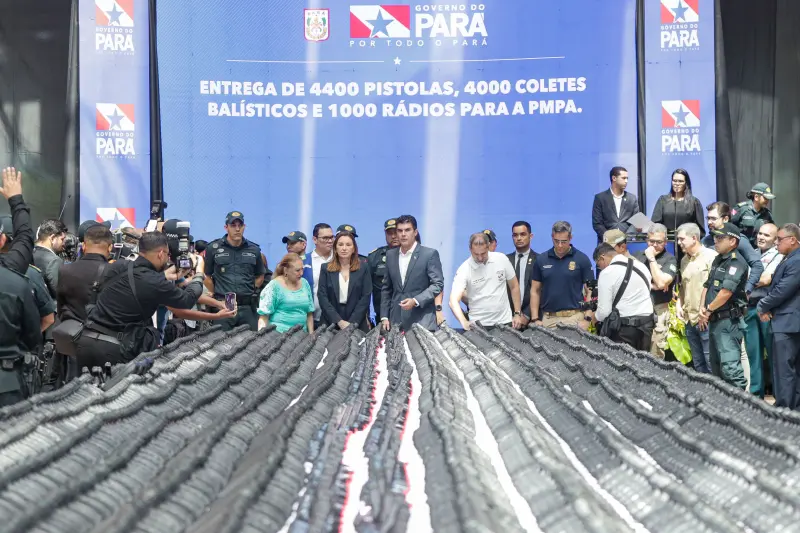 notícia: Governo entrega armamentos e equipamentos para fortalecer as ações da Polícia Militar