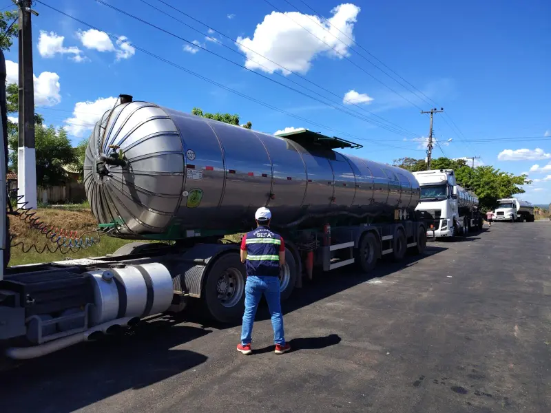 notícia: Mais de 65 mil quilos de cimento asfáltico são apreendidos por fiscais da Sefa