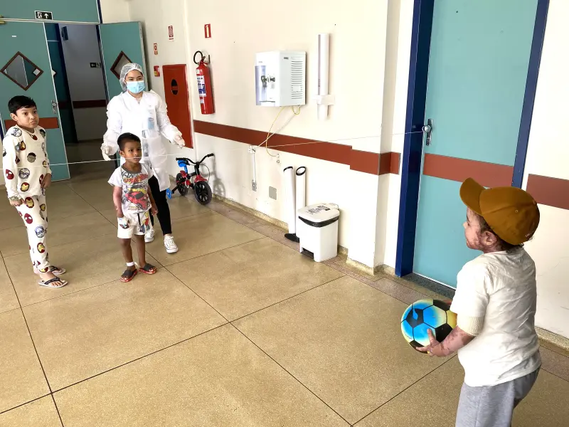 notícia: Projeto terapêutico e recreativo beneficia pacientes do Hospital Metropolitano 