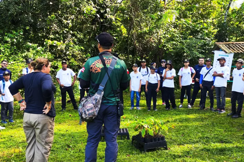 notícia: Futuros 'Anjos da Guarda' vivenciam lições de cidadania e conservação no refúgio da Metrópole da Amazônia