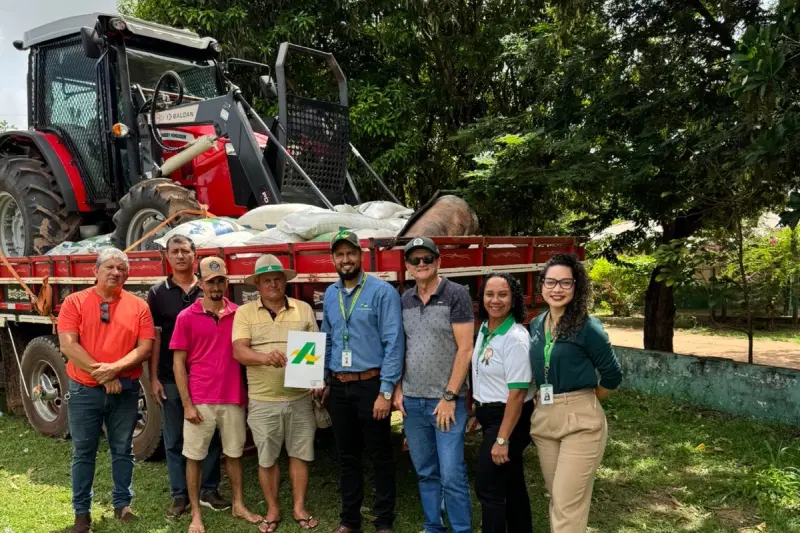 notícia: Com projeto da Emater, trator moderniza pecuária e plantio de limão em Monte Alegre