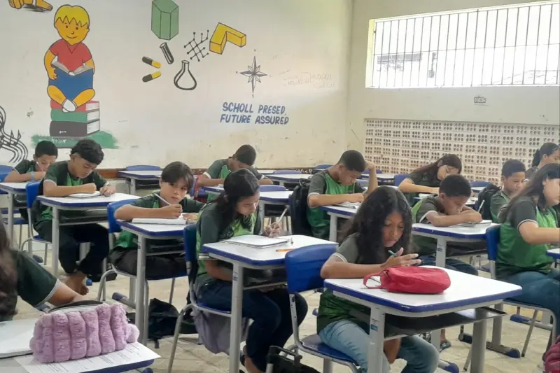 notícia: Mais de 160 mil estudantes da rede estadual retornam às aulas nesta segunda-feira (14)
