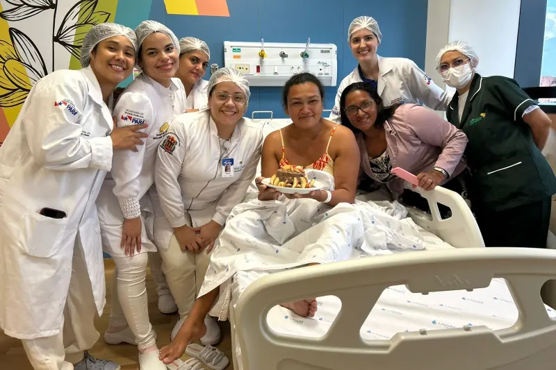 notícia: Paciente de Bragança recebe aniversário surpresa no Hospital da Mulher do Pará