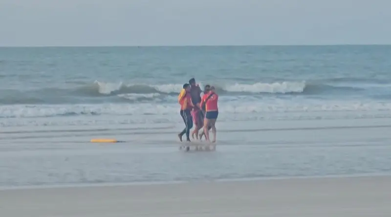 notícia: Em Salinópolis, Corpo de Bombeiros e Graesp resgatam pescador em alto-mar 