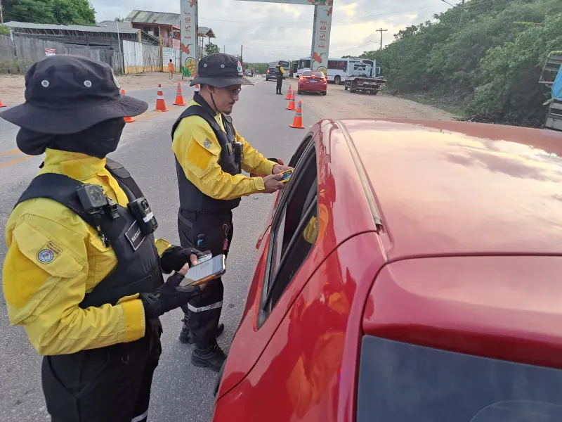 notícia: Agentes do Detran combatem infrações na Praia de Ajuruteua, em Bragança