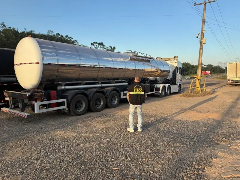 notícia: Sefa apreende dois grupos geradores, três empilhadeiras e sebo bovino a granel