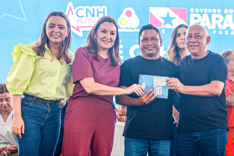 notícia: Governo do Estado entrega mais de mil CNHs Pai D'égua para moradores em Castanhal