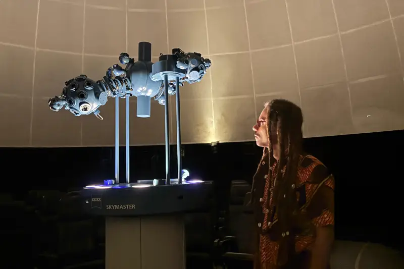 notícia: Planetário do Pará participa do XV Enpec com sessão do artista visual Rafael RG