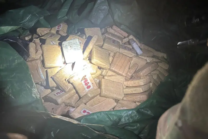 notícia: Ação da PM intercepta avião com uma tonelada de drogas entre Itaituba e Rurópolis, no Pará